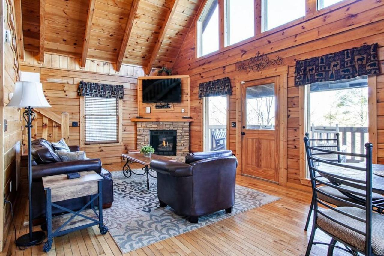 Whisk A Way With Hot Tub, Pool Table And Jacuzzi Holiday home Gatlinburg