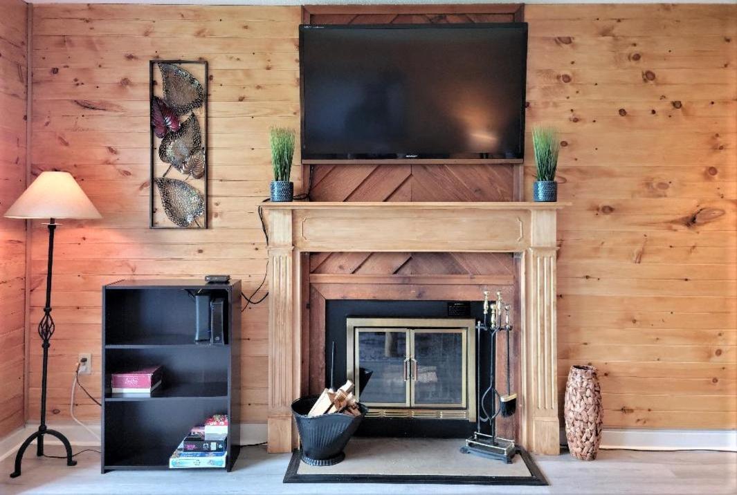 Apartment Mountain Magnificent Views - 2 Pools, Fireplace & Hot Tub *