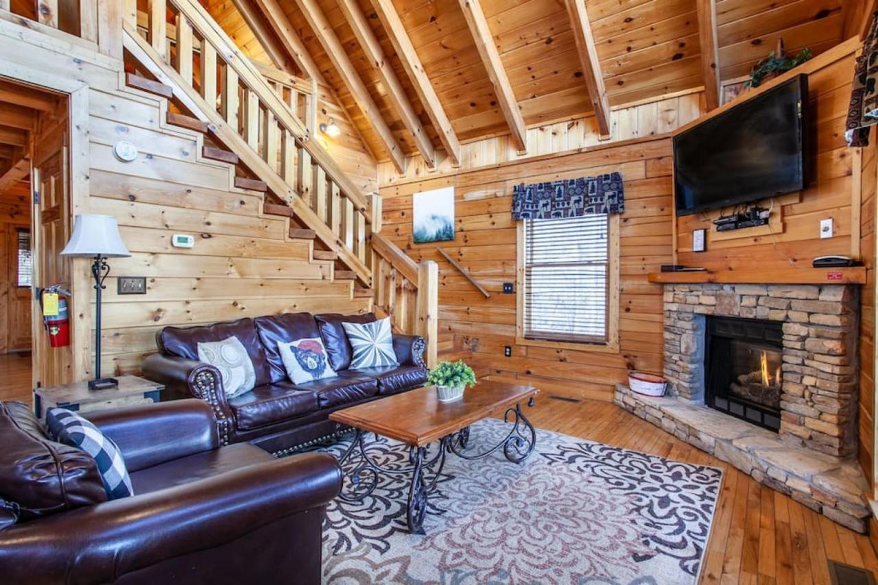 Holiday home Whisk A Way With Hot Tub, Pool Table And Jacuzzi Gatlinburg