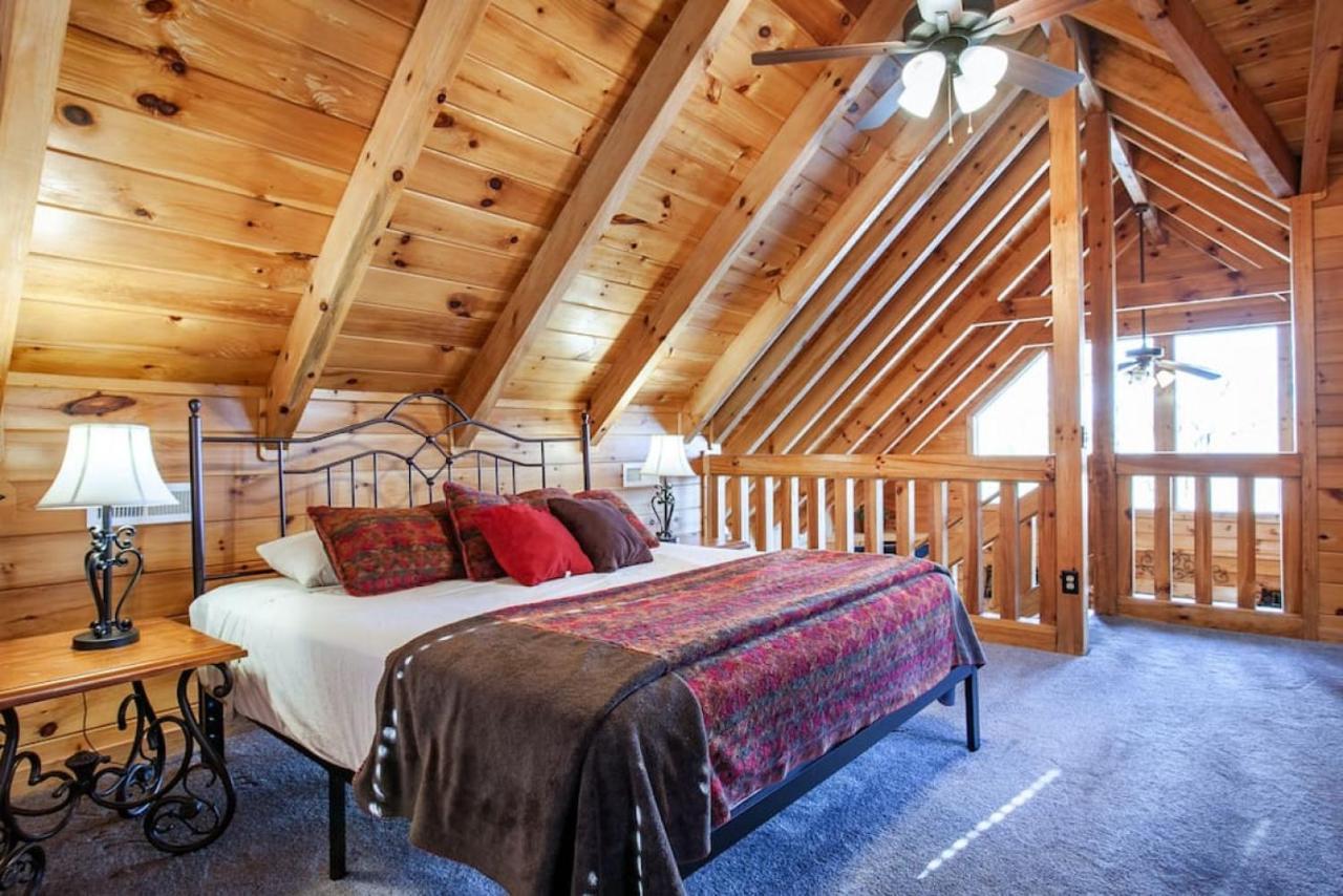 Holiday home Whisk A Way With Hot Tub, Pool Table And Jacuzzi Gatlinburg