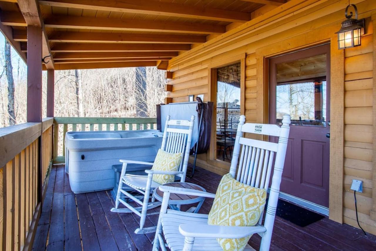 Whisk A Way With Hot Tub, Pool Table And Jacuzzi *
