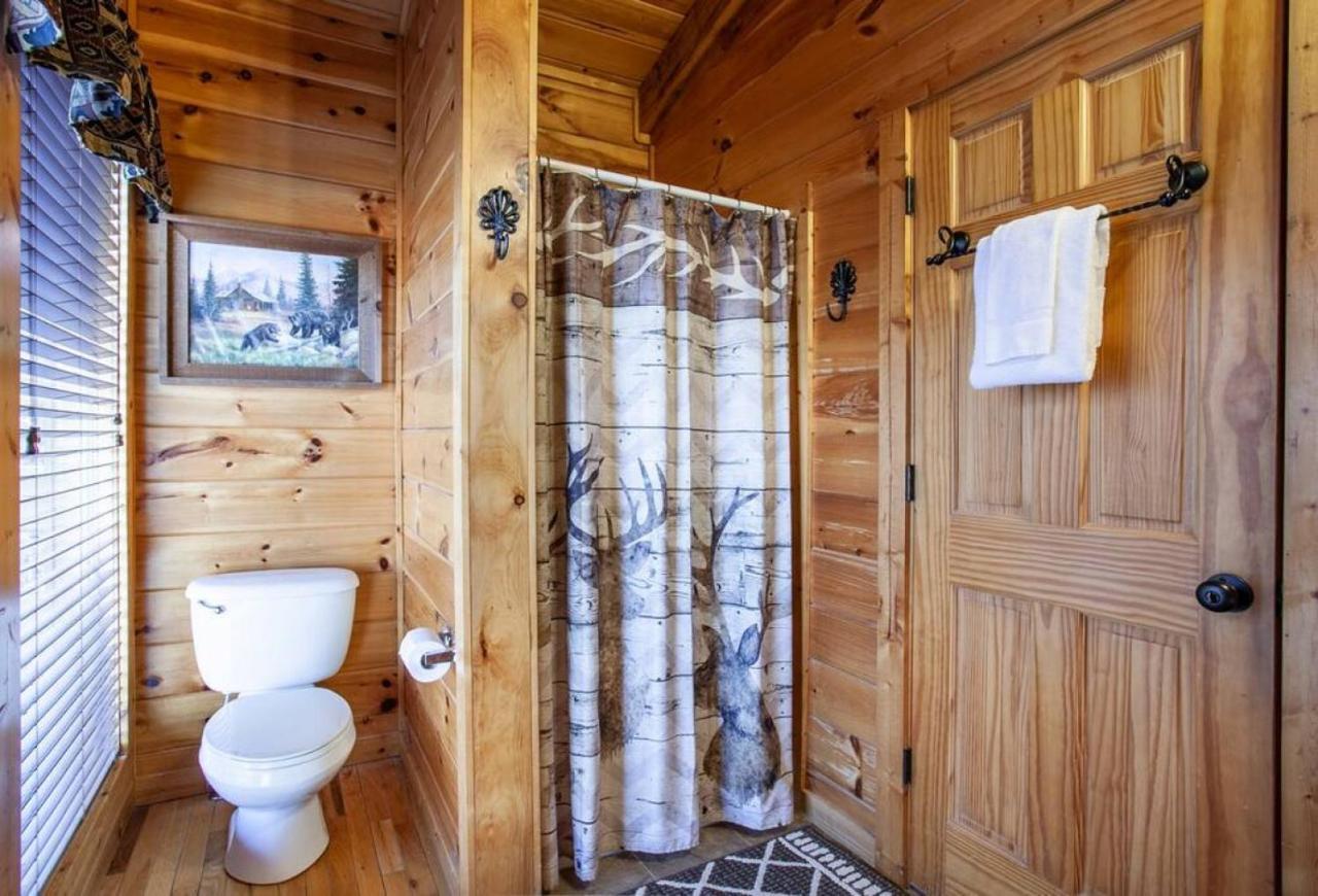 Whisk A Way With Hot Tub, Pool Table And Jacuzzi Holiday home *