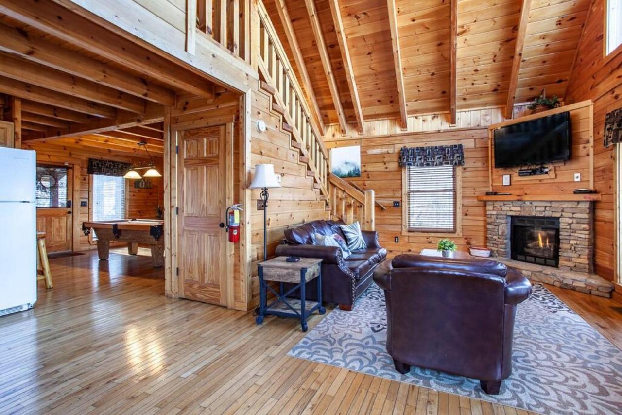 Whisk A Way With Hot Tub, Pool Table And Jacuzzi *
