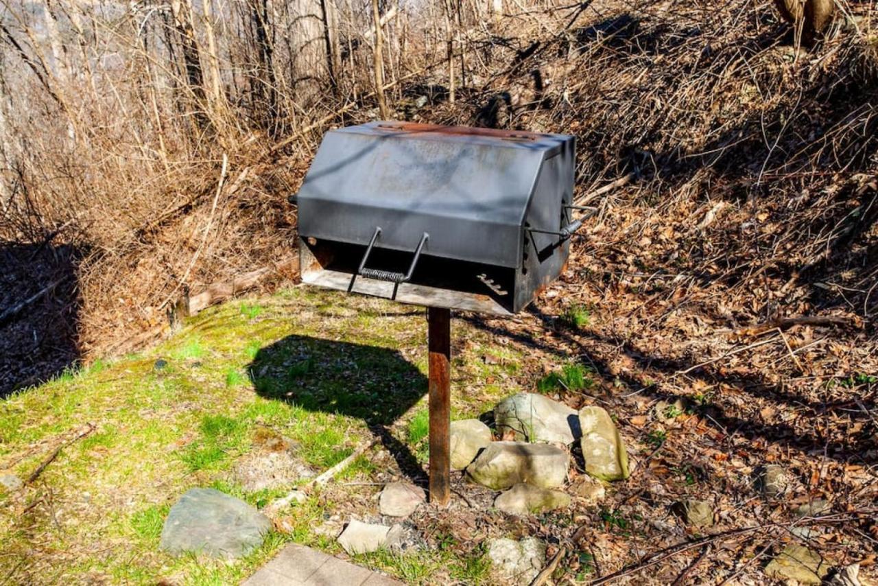 Whisk A Way With Hot Tub, Pool Table And Jacuzzi Holiday home Gatlinburg