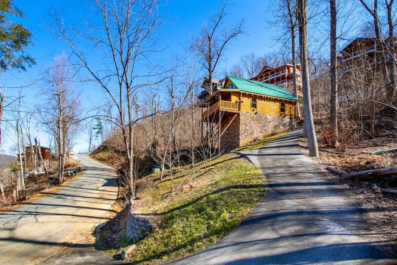 Whisk A Way With Hot Tub, Pool Table And Jacuzzi Holiday home *