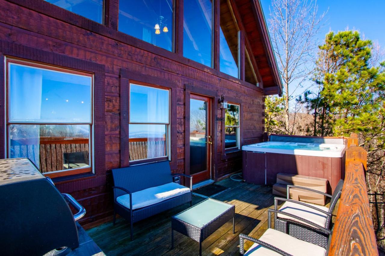 Little Cub Retreat Mtn View, Hot Tub, Indoor Pool Gatlinburg