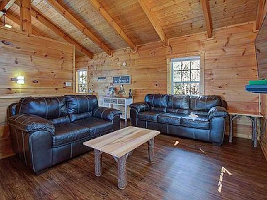 Holiday home At Royal Misty Haven With Free High Speed Internet And Just Miles Away From Things Enjoyable In The Smoky Mountains Gatlinburg
