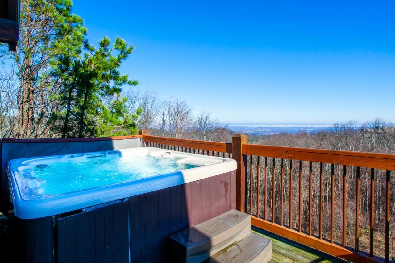 Little Cub Retreat Mtn View, Hot Tub, Indoor Pool Gatlinburg