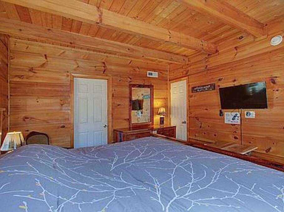Holiday home At Royal Misty Haven With Free High Speed Internet And Just Miles Away From Things Enjoyable In The Smoky Mountains