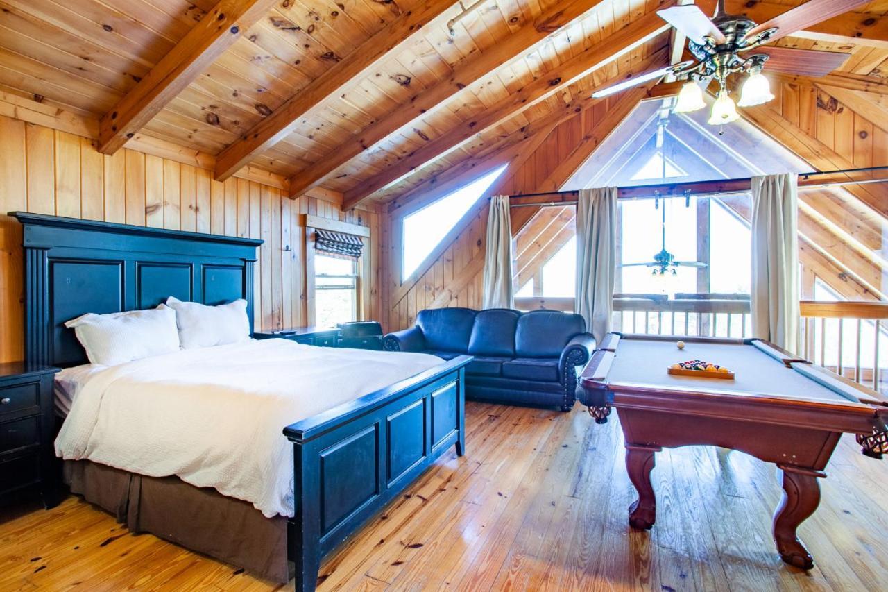 Holiday home Little Cub Retreat Mtn View, Hot Tub, Indoor Pool Gatlinburg