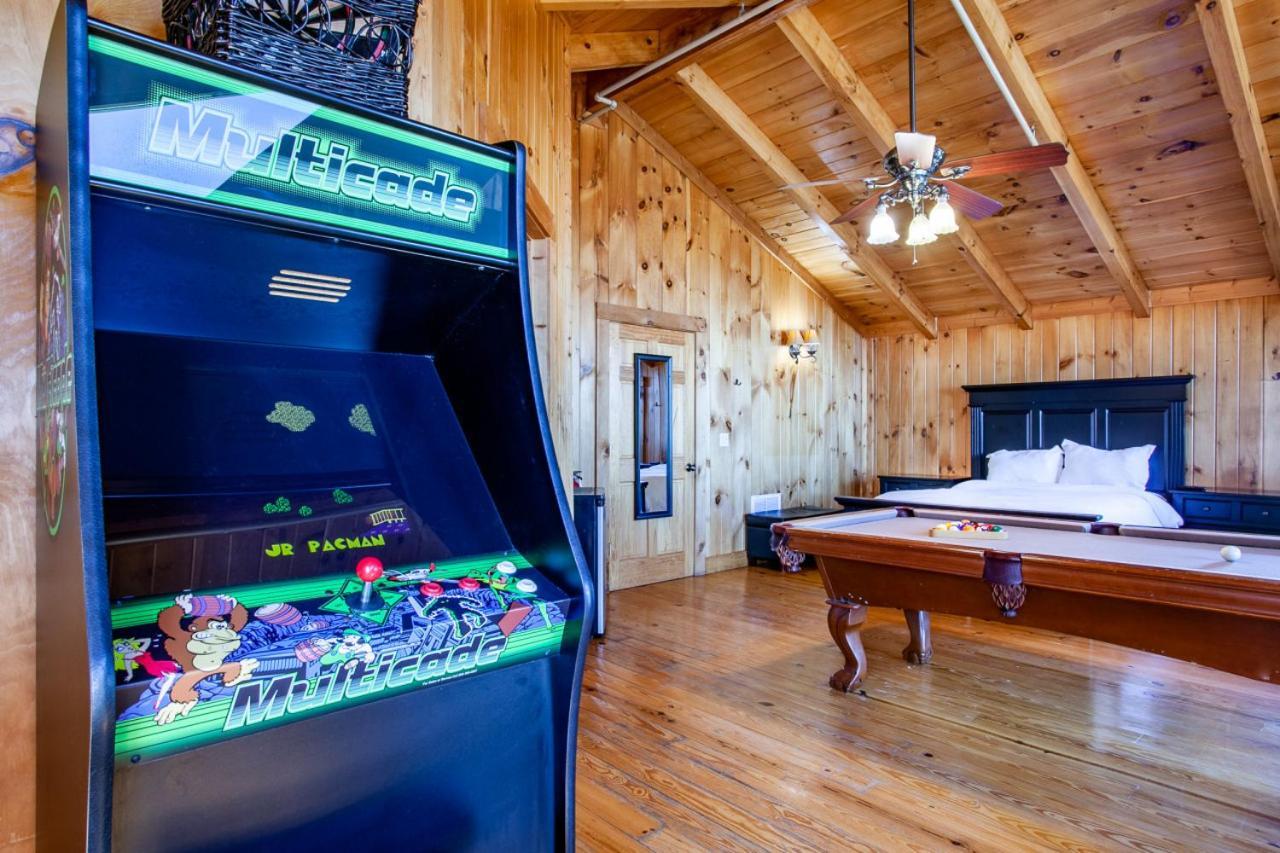 Little Cub Retreat Mtn View, Hot Tub, Indoor Pool * Gatlinburg