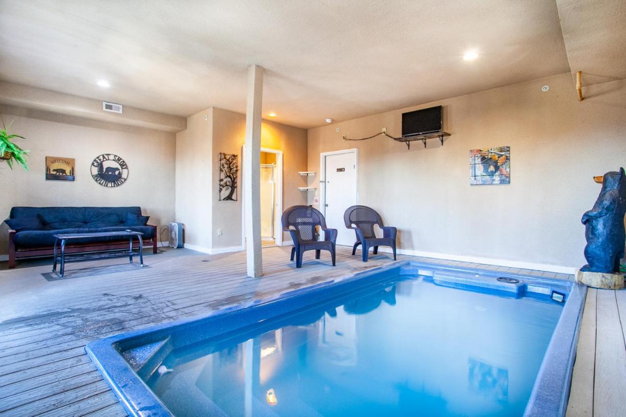 Holiday home Little Cub Retreat Mtn View, Hot Tub, Indoor Pool *