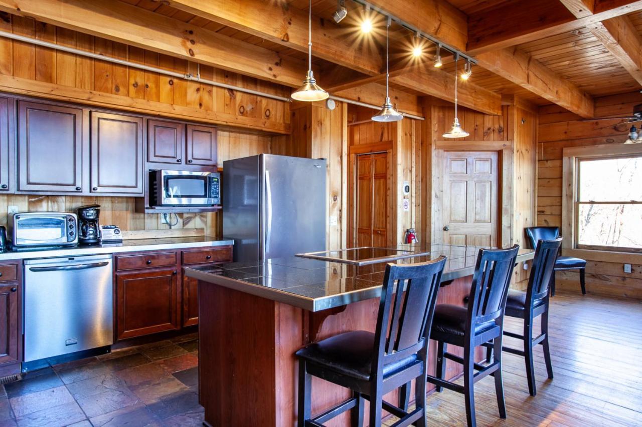 Little Cub Retreat Mtn View, Hot Tub, Indoor Pool Holiday home Gatlinburg