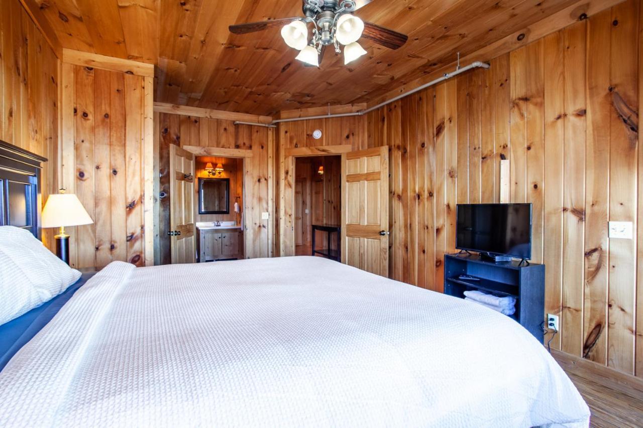 Little Cub Retreat Mtn View, Hot Tub, Indoor Pool Holiday home *