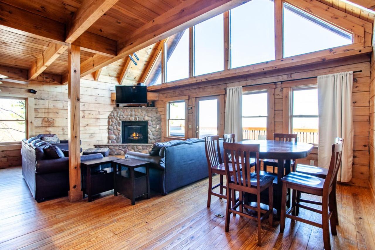 Little Cub Retreat Mtn View, Hot Tub, Indoor Pool Gatlinburg