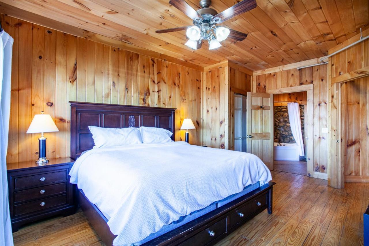 Little Cub Retreat Mtn View, Hot Tub, Indoor Pool Gatlinburg