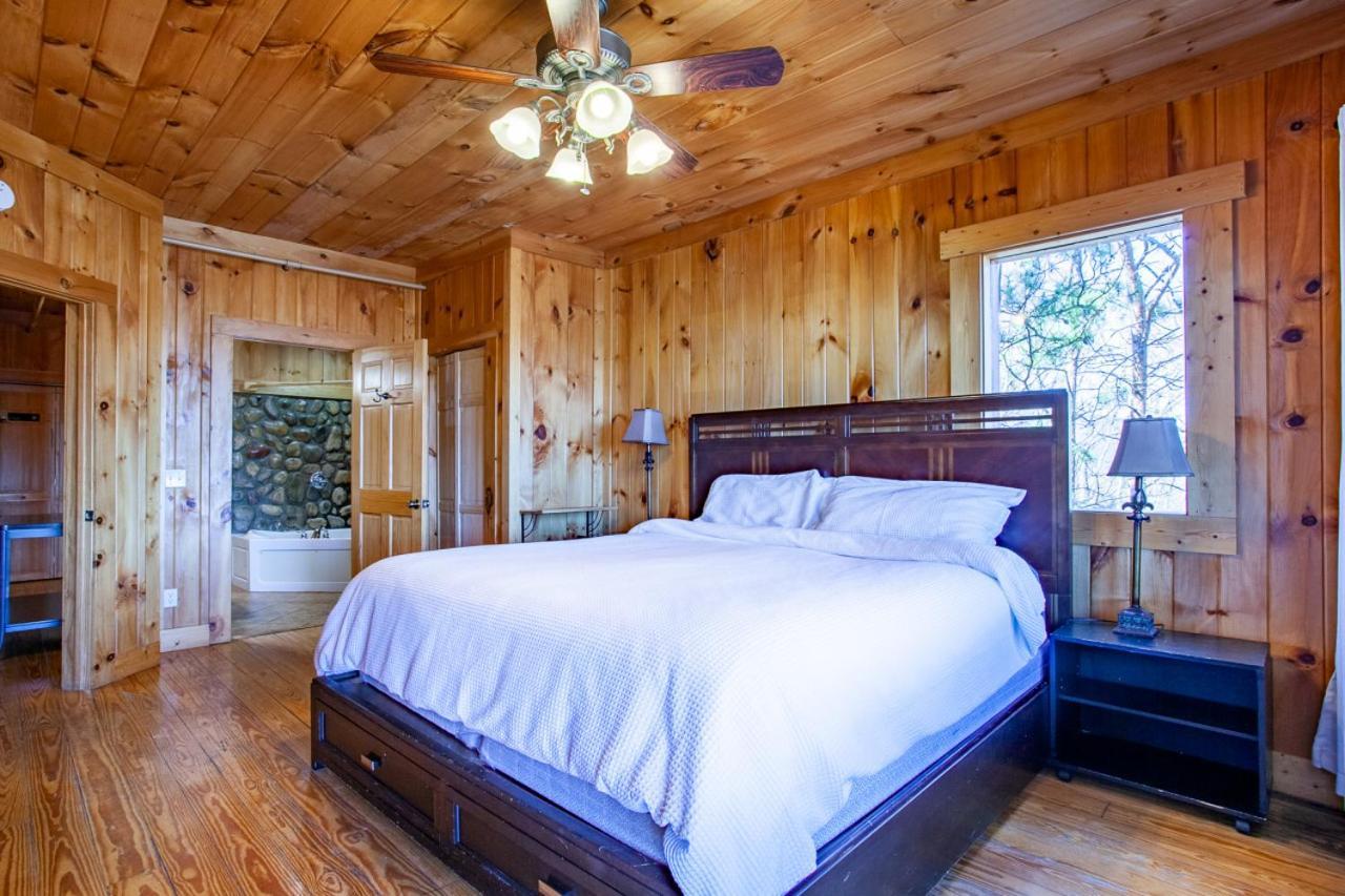 Little Cub Retreat Mtn View, Hot Tub, Indoor Pool Holiday home Gatlinburg
