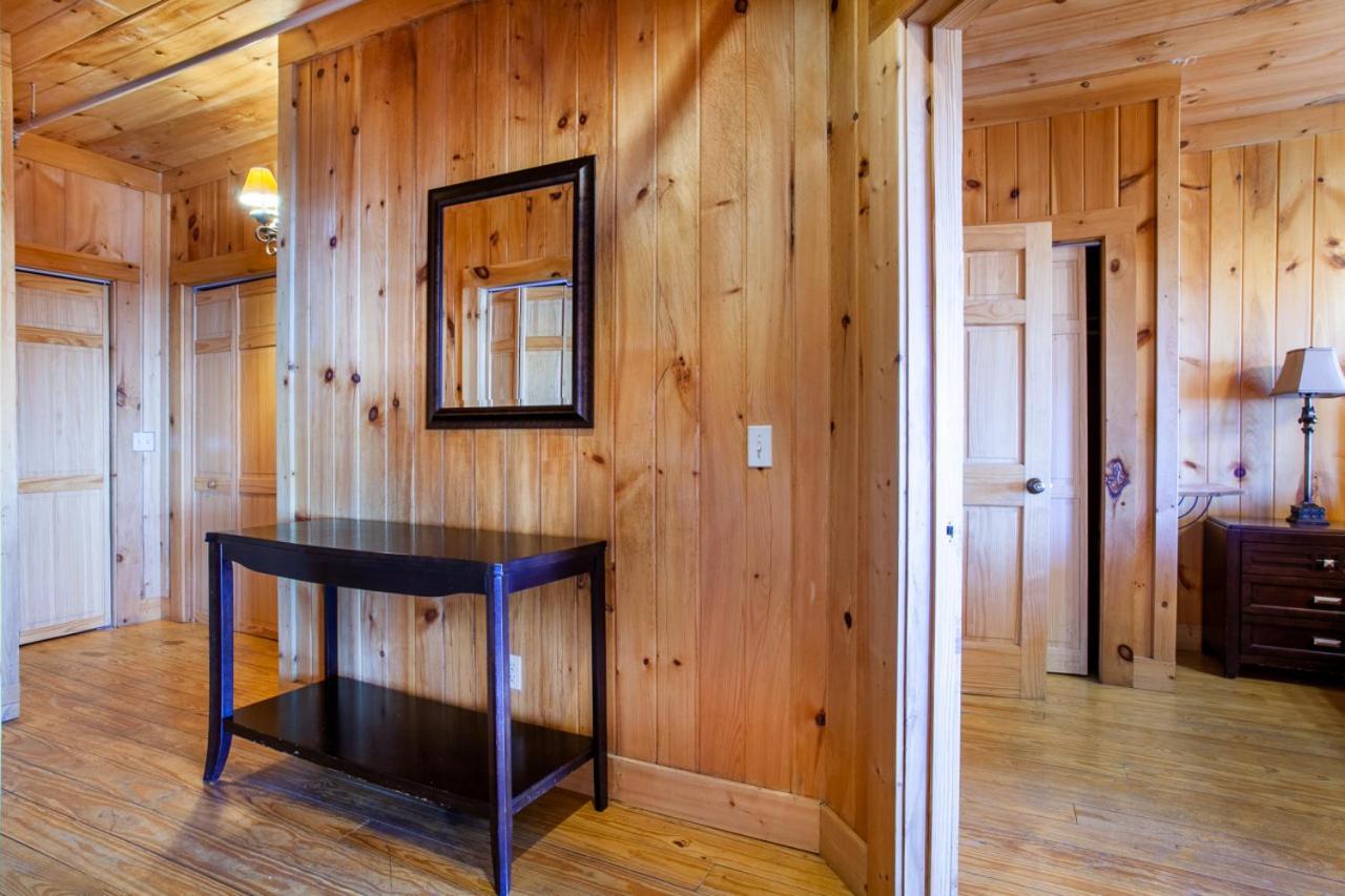 Little Cub Retreat Mtn View, Hot Tub, Indoor Pool Holiday home *