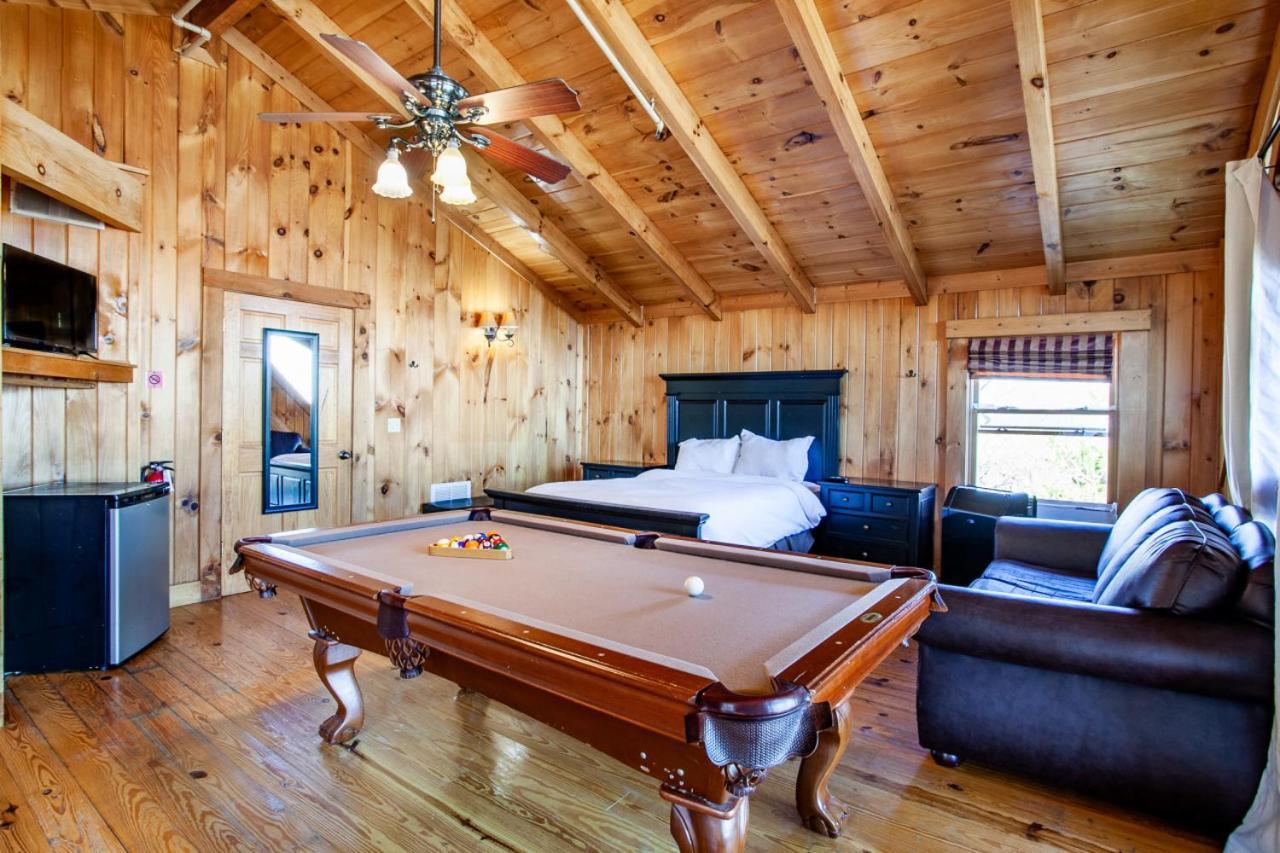 Little Cub Retreat Mtn View, Hot Tub, Indoor Pool Gatlinburg