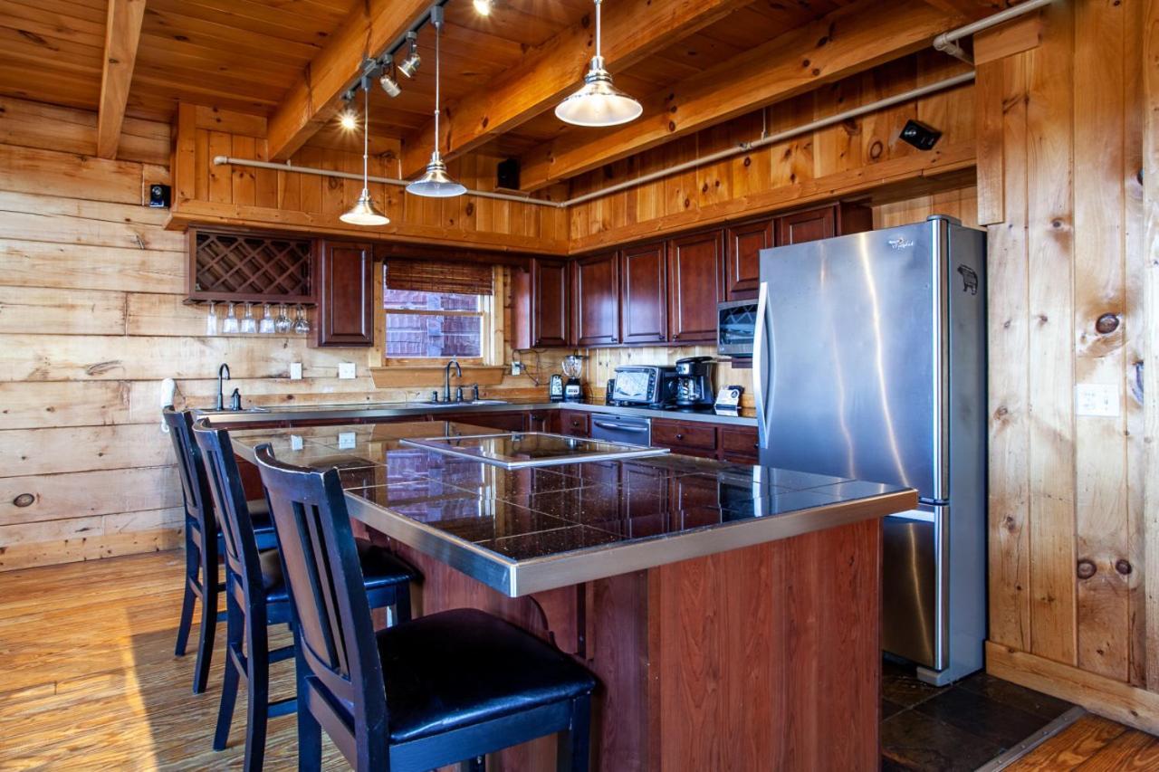 Little Cub Retreat Mtn View, Hot Tub, Indoor Pool Holiday home