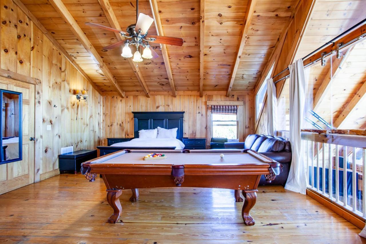 Little Cub Retreat Mtn View, Hot Tub, Indoor Pool *