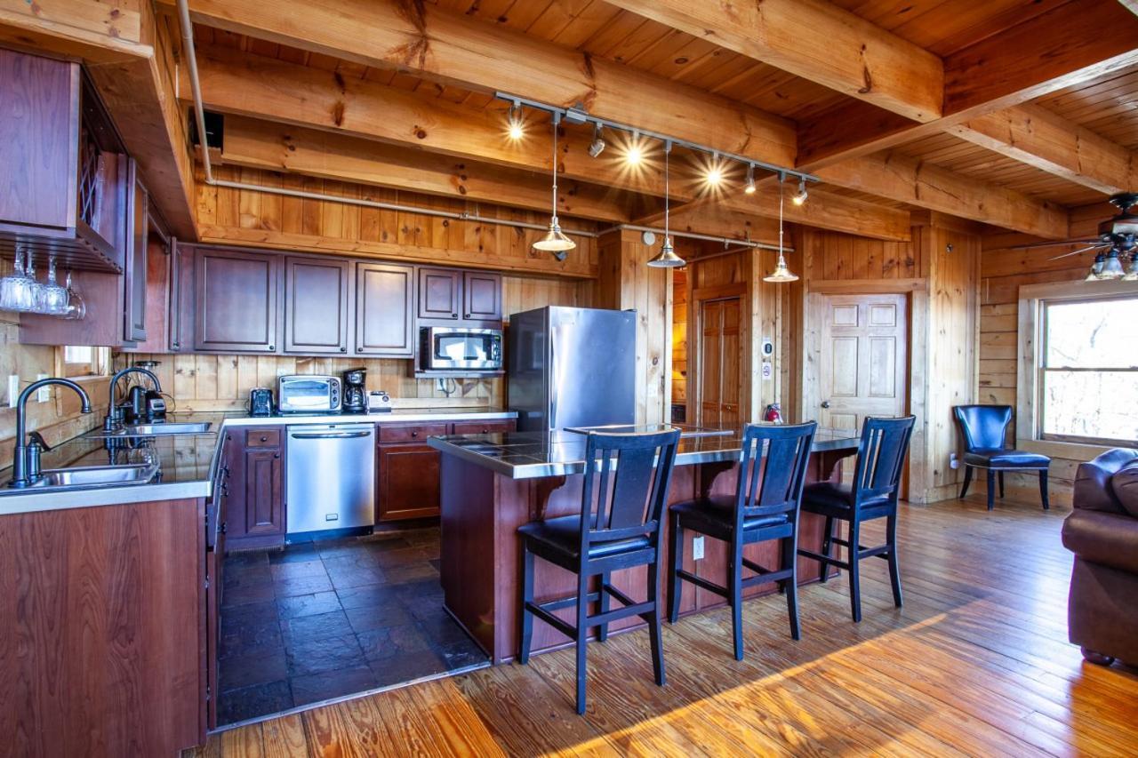 Little Cub Retreat Mtn View, Hot Tub, Indoor Pool * Gatlinburg