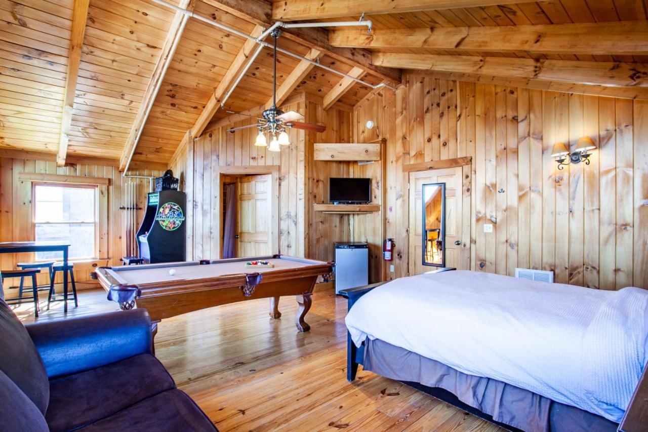 Little Cub Retreat Mtn View, Hot Tub, Indoor Pool * Gatlinburg