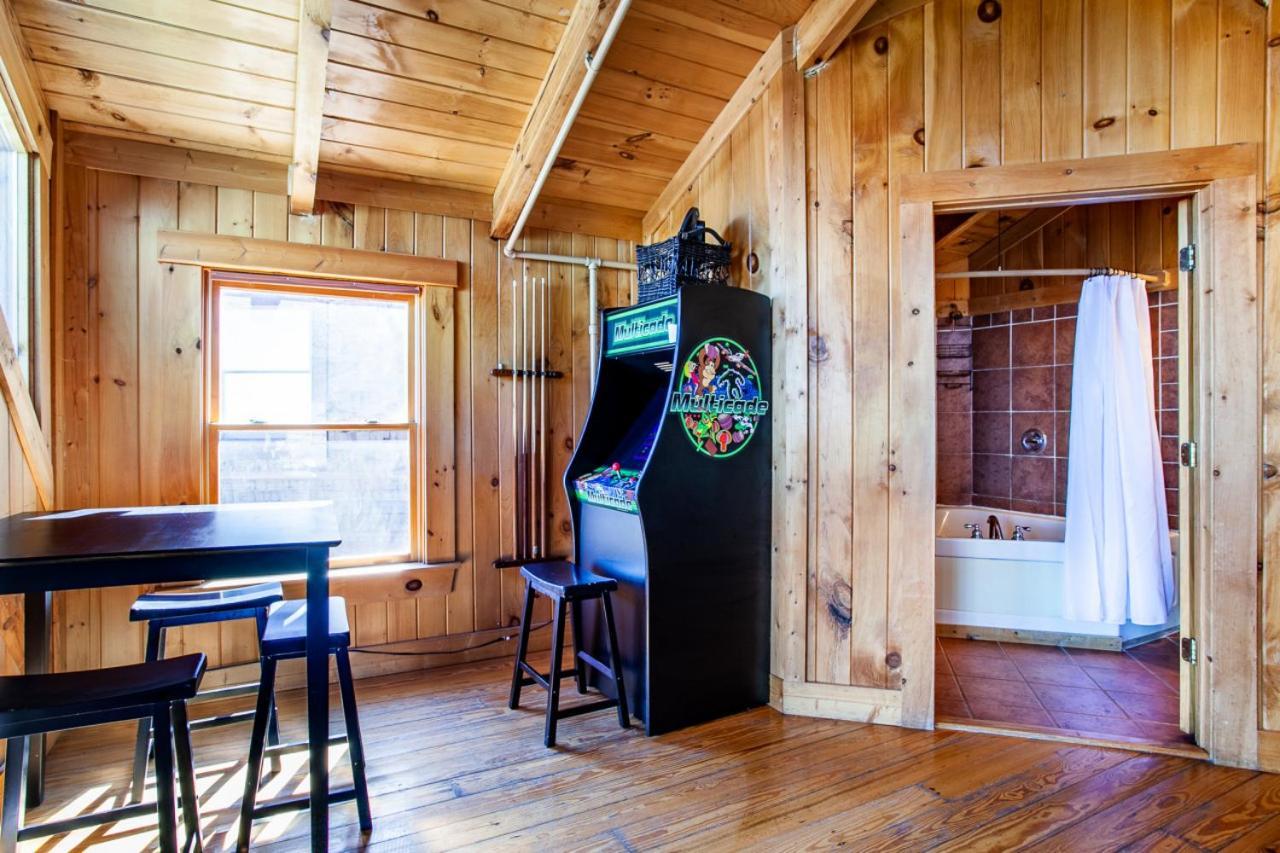 Little Cub Retreat Mtn View, Hot Tub, Indoor Pool * Gatlinburg