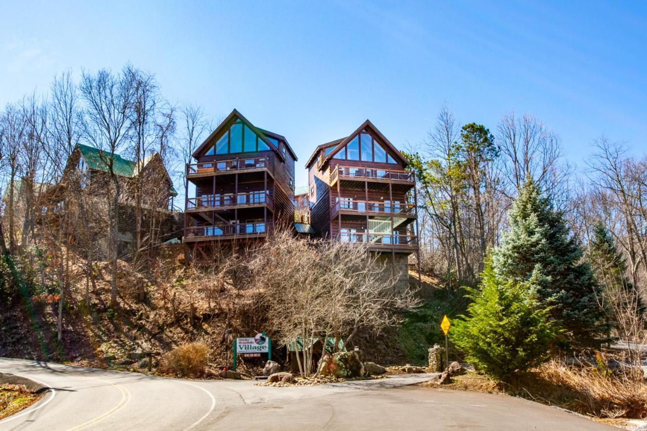 Little Cub Retreat Mtn View, Hot Tub, Indoor Pool * Gatlinburg
