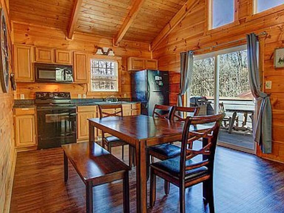 Holiday home At Royal Misty Haven With Free High Speed Internet And Just Miles Away From Things Enjoyable In The Smoky Mountains *