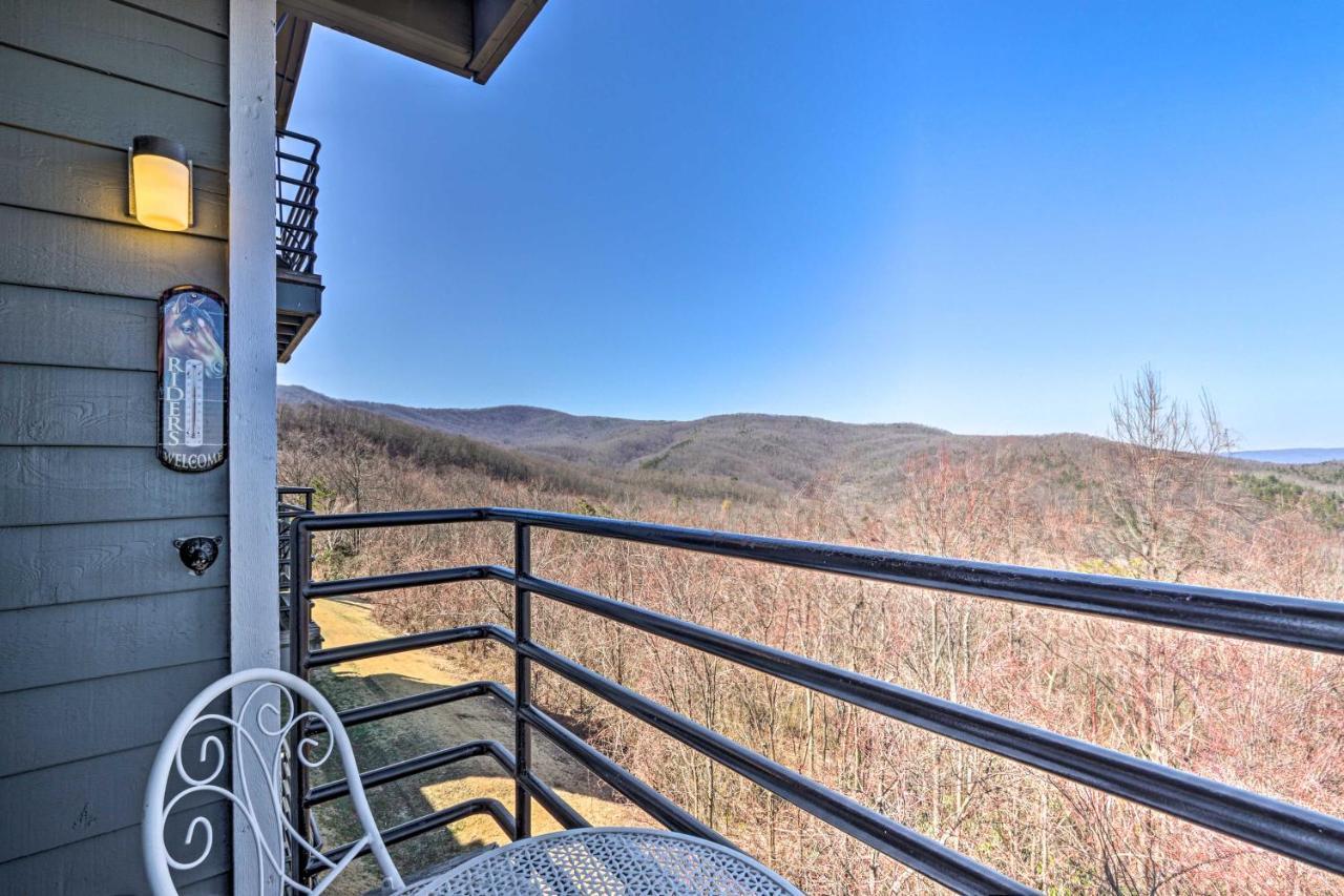 With Pool, Hot Tub, And Mtn Views! Apartment