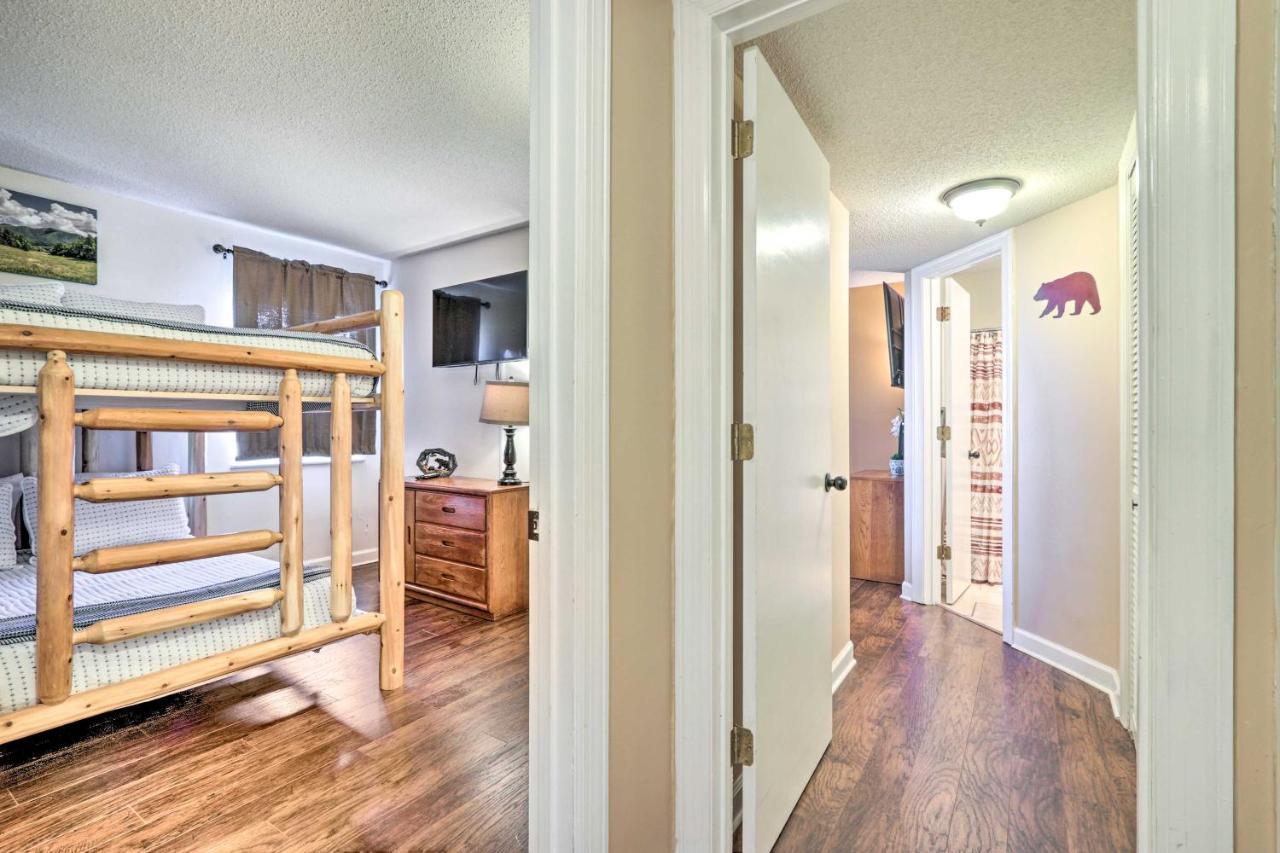 With Pool, Hot Tub, And Mtn Views! Apartment