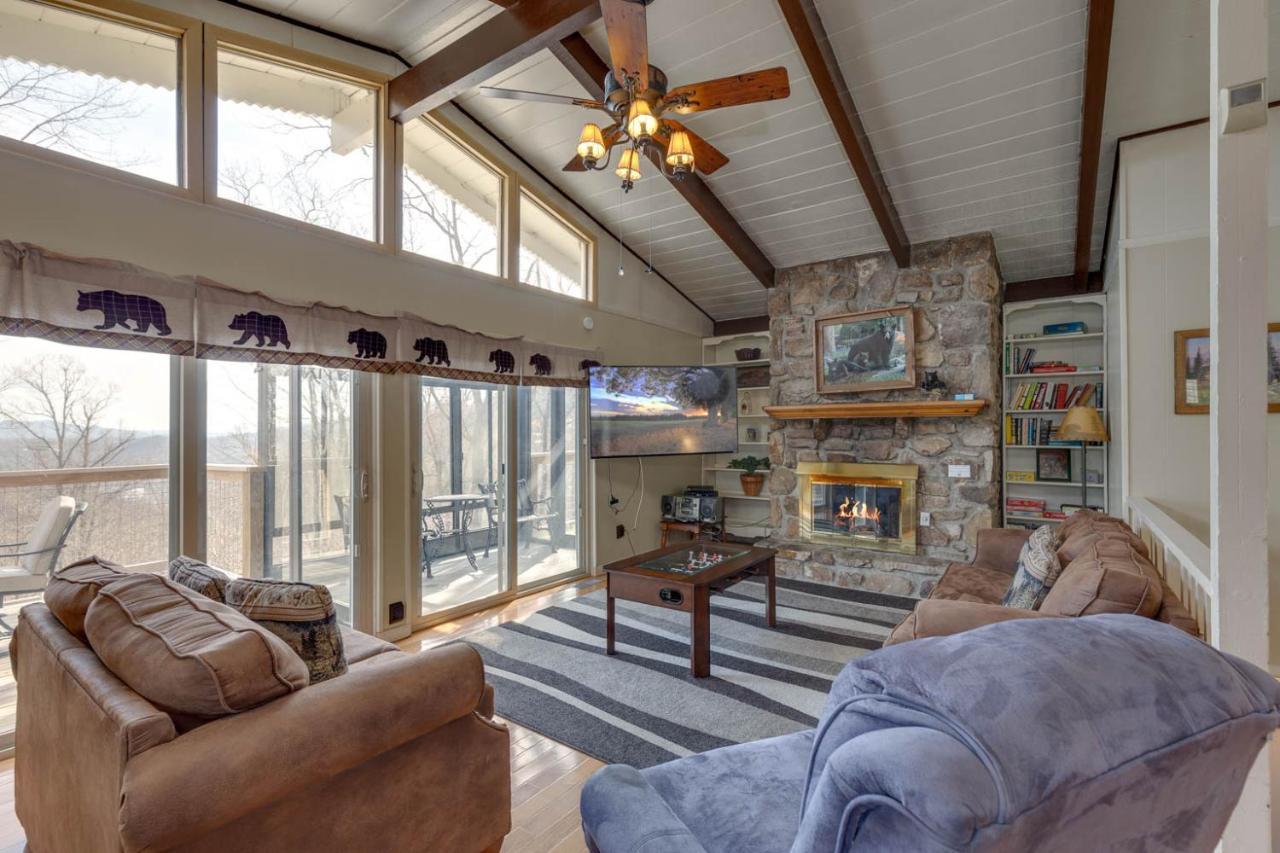 Bear View Chalet, 3 Bedroom, Pool, Pets, Arcades, Wifi, Hot Tub, Sleeps 12 Holiday home
