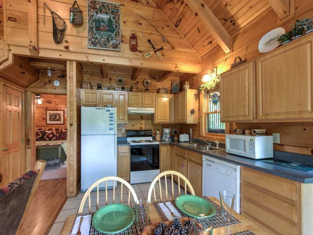 Twilight Ridge, 1 Bedroom, Sleeps 4, Game Room, Wifi, Mountain Views