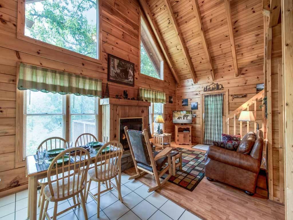 Twilight Ridge, 1 Bedroom, Sleeps 4, Game Room, Wifi, Mountain Views Holiday home Gatlinburg