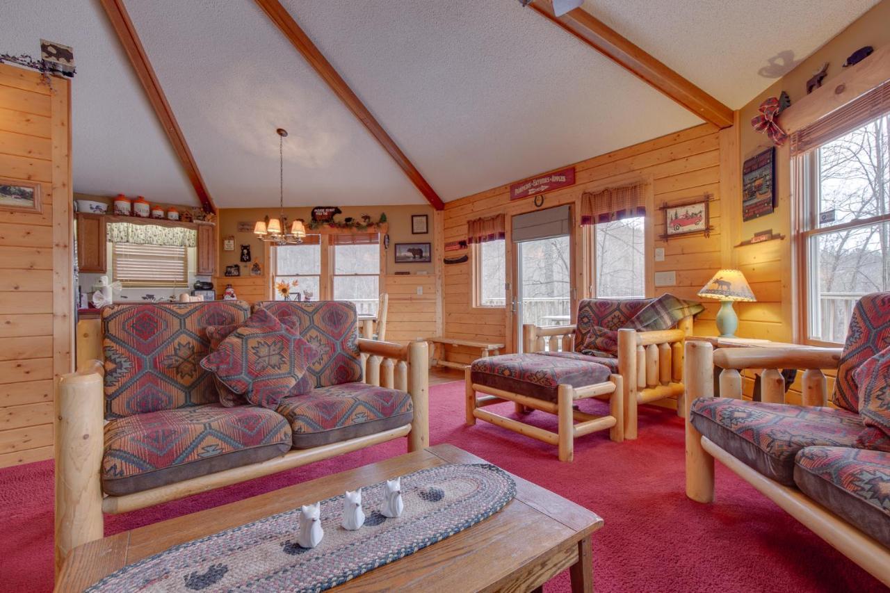 Country Cozy, 2 Bedroom, Pool Access, Hot Tub, Fireplace, Sleeps 6 Holiday home