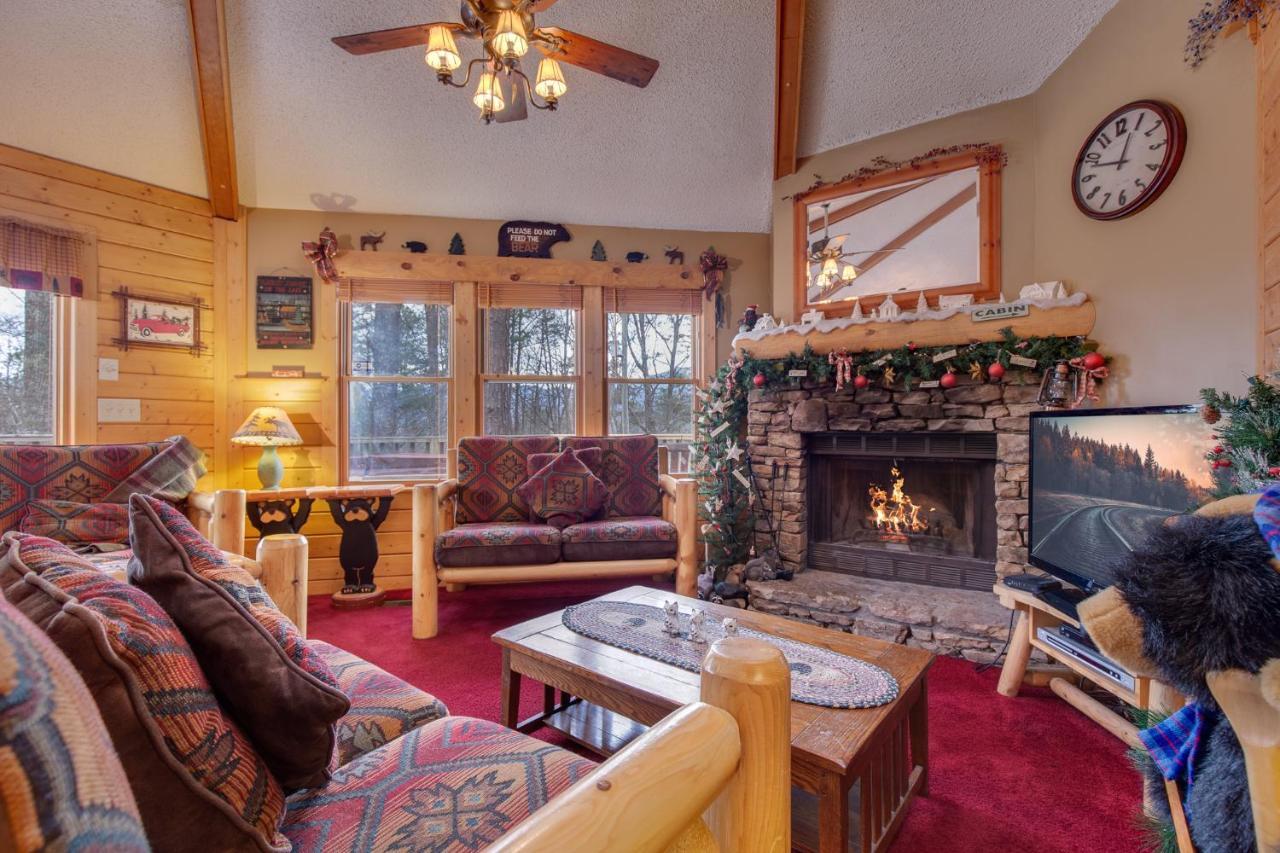 Country Cozy, 2 Bedroom, Pool Access, Hot Tub, Fireplace, Sleeps 6 Holiday home Gatlinburg