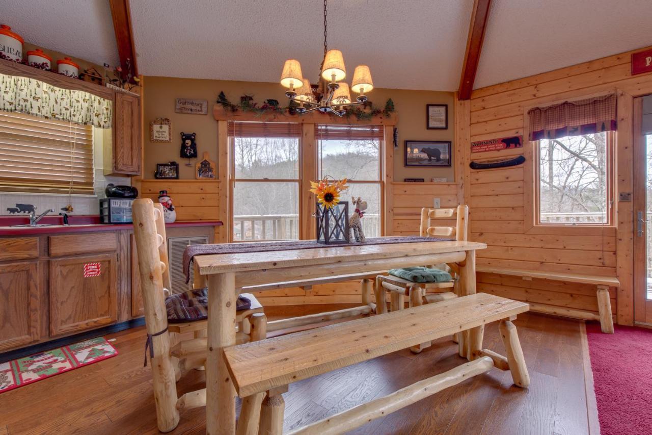Holiday home Country Cozy, 2 Bedroom, Pool Access, Hot Tub, Fireplace, Sleeps 6 Gatlinburg