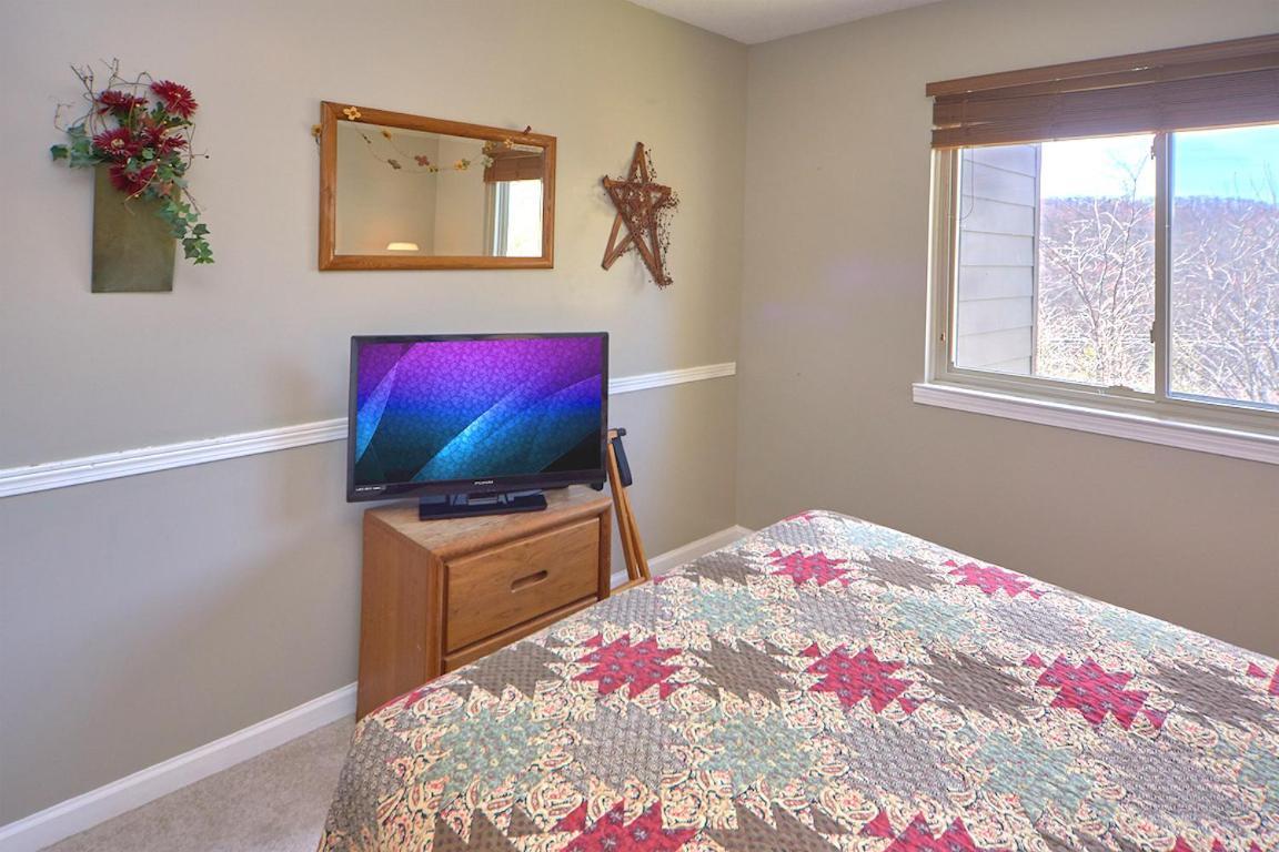High Chalet, 2 Bedrooms, Sleeps 6, Amazing View, Pool Access, Wifi Apartment *