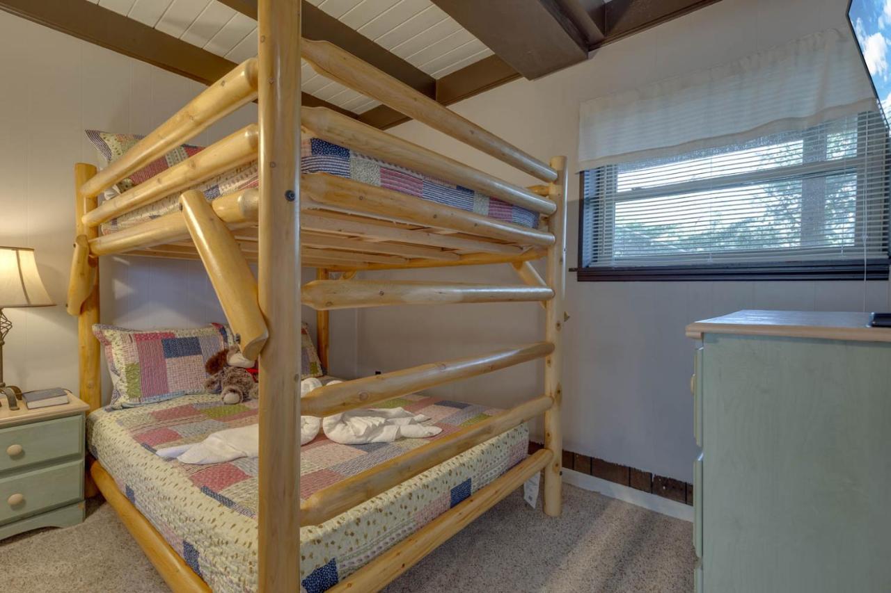 Holiday home Bear View Chalet, 3 Bedroom, Pool, Pets, Arcades, Wifi, Hot Tub, Sleeps 12 *