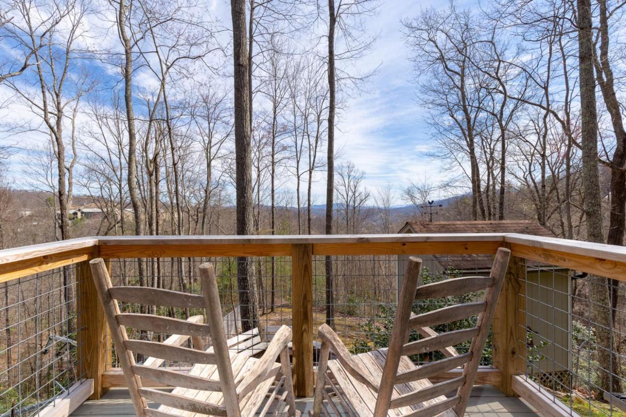 Bear View Chalet, 3 Bedroom, Pool, Pets, Arcades, Wifi, Hot Tub, Sleeps 12 Holiday home Gatlinburg