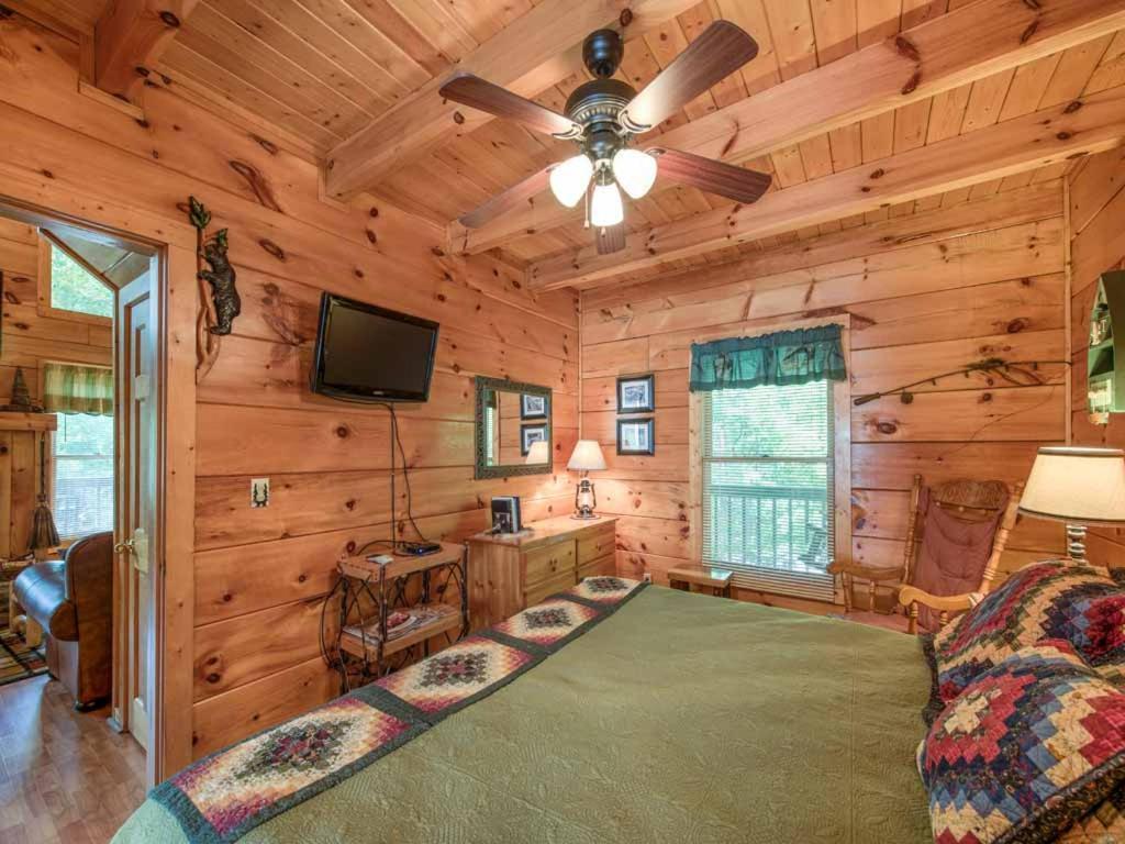 Twilight Ridge, 1 Bedroom, Sleeps 4, Game Room, Wifi, Mountain Views Holiday home Gatlinburg