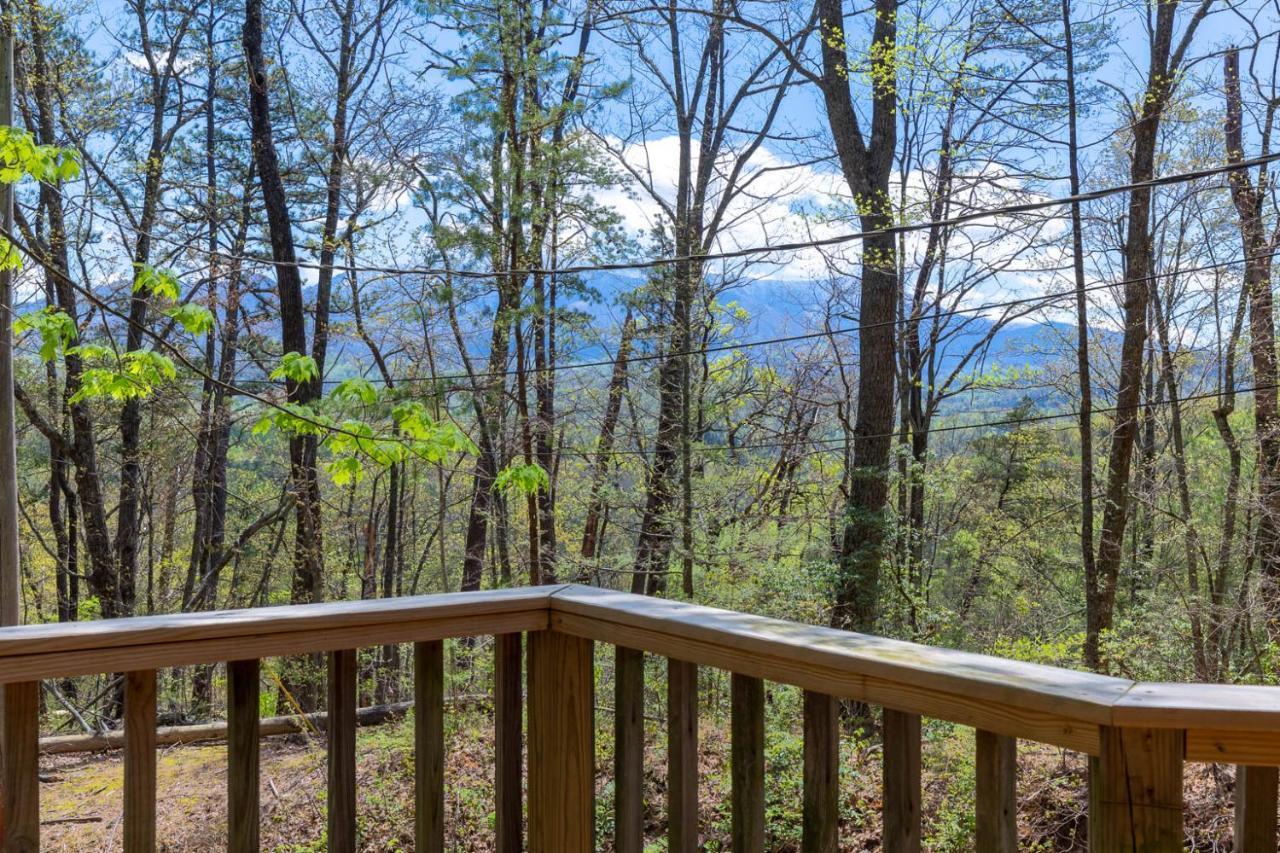 Country Cozy, 2 Bedroom, Pool Access, Hot Tub, Fireplace, Sleeps 6