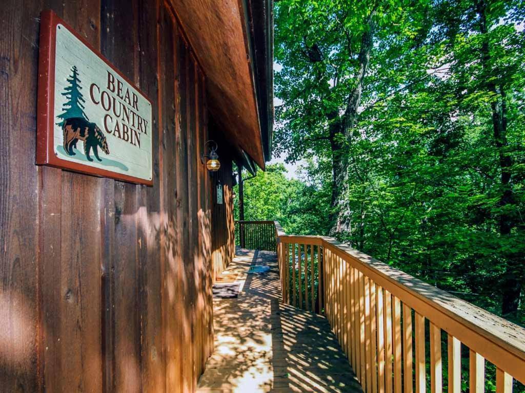 Holiday home Bear Country Cabin, 2 Bedrooms, Sleeps 6, Private, Foosball, Hot Tub *