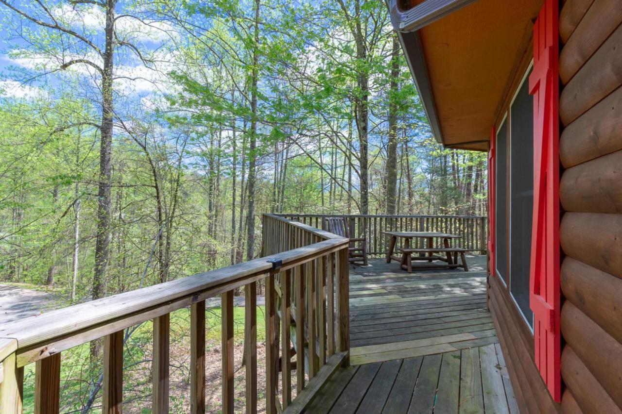 Holiday home Country Cozy, 2 Bedroom, Pool Access, Hot Tub, Fireplace, Sleeps 6 Gatlinburg