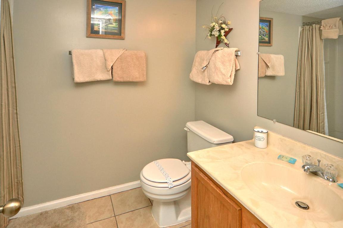 High Chalet, 2 Bedrooms, Sleeps 6, Amazing View, Pool Access, Wifi * Gatlinburg