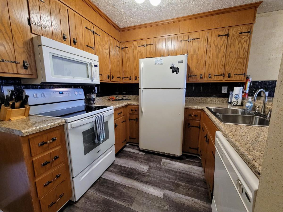 Apartment Main Level Ski Mountain Resort, 10 Min To Downtown Gatlinburg, Pool, King Bed, Private Balcony, Lowest Prices Of The Season Gatlinburg