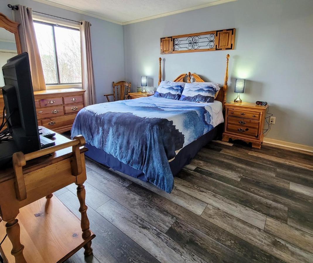 Apartment Main Level Ski Mountain Resort, 10 Min To Downtown Gatlinburg, Pool, King Bed, Private Balcony, Lowest Prices Of The Season