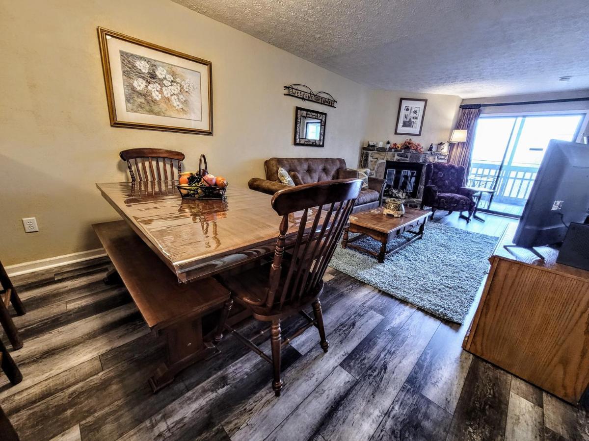 Main Level Ski Mountain Resort, 10 Min To Downtown Gatlinburg, Pool, King Bed, Private Balcony, Lowest Prices Of The Season Apartment *