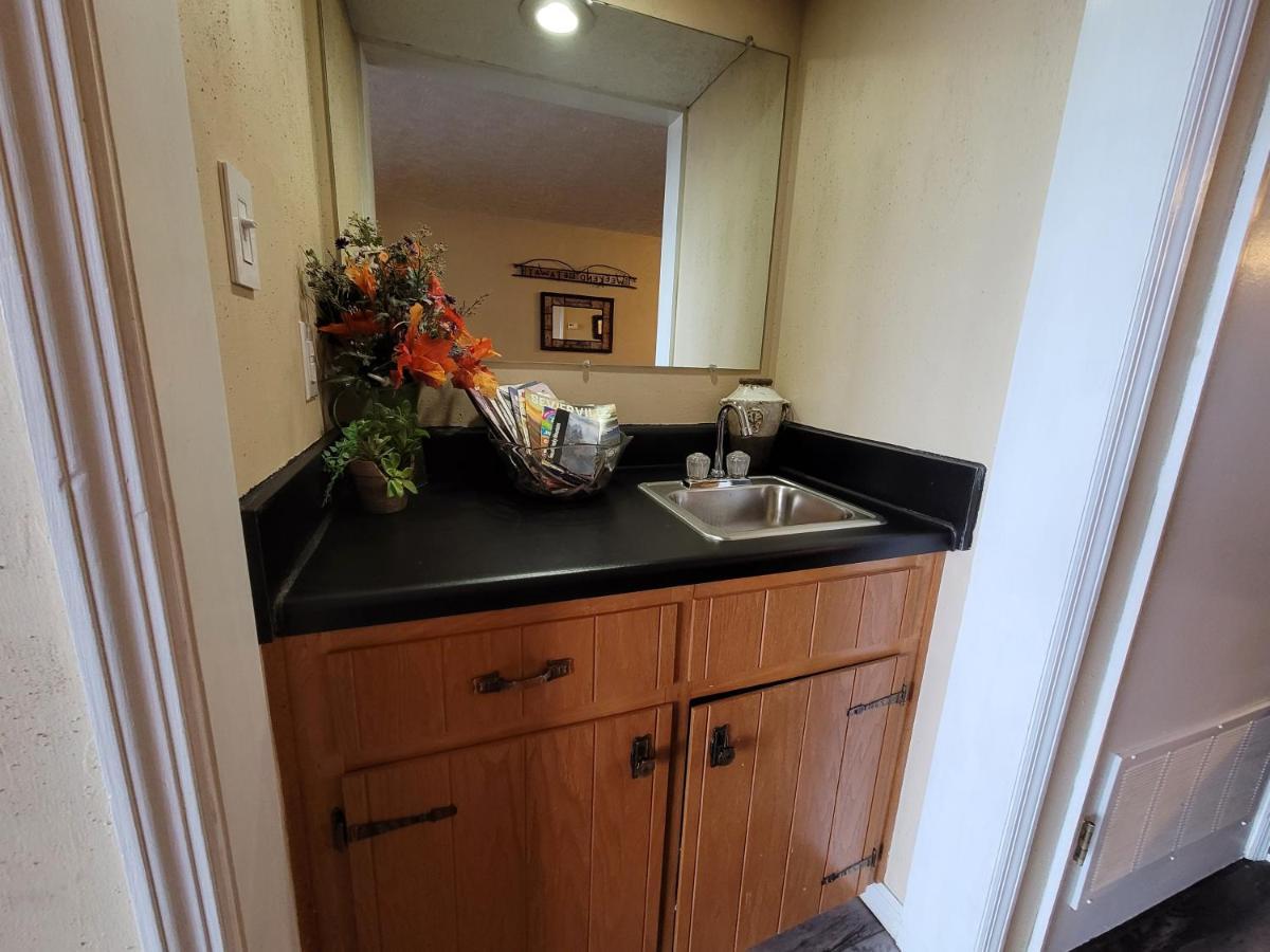 Main Level Ski Mountain Resort, 10 Min To Downtown Gatlinburg, Pool, King Bed, Private Balcony, Lowest Prices Of The Season Apartment Gatlinburg